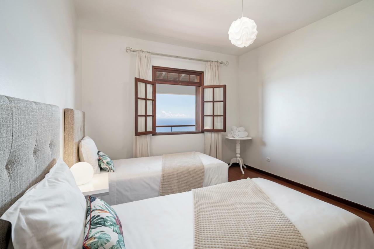 Southern Sunny House By An Island Apart Calheta  Eksteriør billede