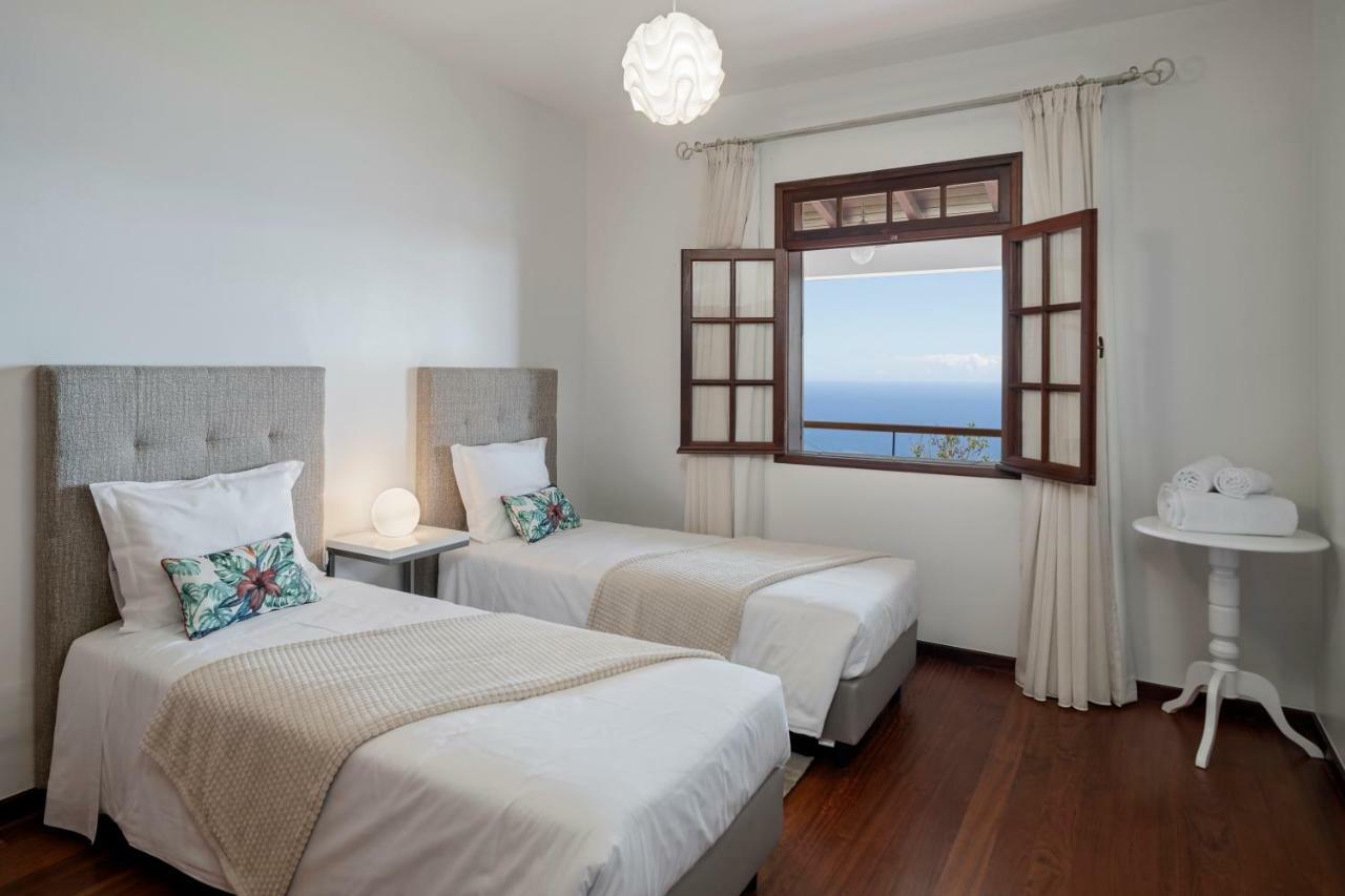 Southern Sunny House By An Island Apart Calheta  Eksteriør billede